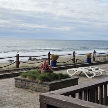 Sailor Jack Oceanfront Motel - Walk way to beach - Hotels Near Me - Lincoln City, Oregon