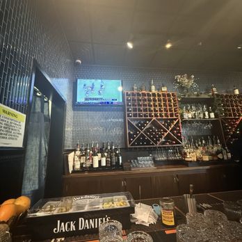 Serrato's Steakhouse - bar view - Steakhouses Near Me - Franklin, Tennessee
