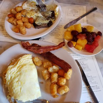 Mama's on the Half Shell - Seafood omelet and steak and egg brunch - Bars Near Me - Baltimore, Maryland Mama's on the Half Shell - Seafood omelet and steak and egg brunch - Bars Near Me - Baltimore, Maryland