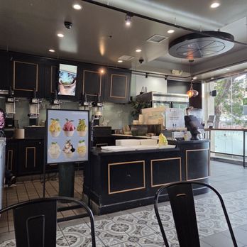 Oakobing - interior - Shaved Ice Near Me - Los Angeles, California Oakobing - interior - Shaved Ice Near Me - Los Angeles, California