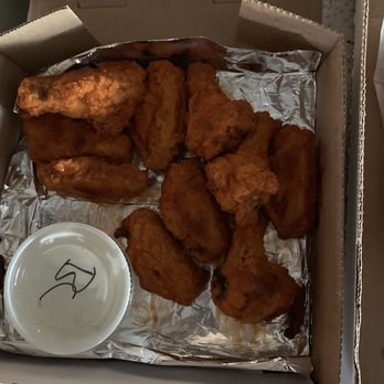 Fratelli Pizza - Buffalo wings with blue cheese dressing - Pizza Near Me - West Wendover, Nevada