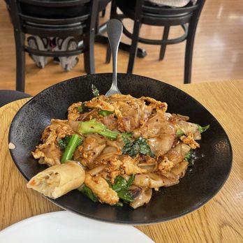 Khamdee Thai Cookhouse - Thai Near Me - Beaverton, Oregon