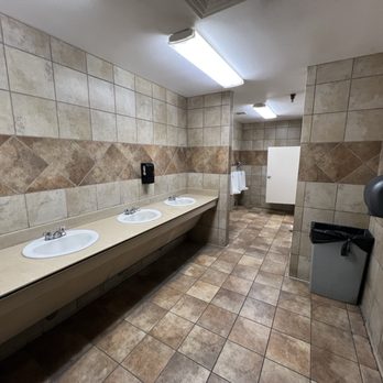 Chevron - 1/14/25 men's room. - Gas Stations Near Me - Quartzsite, Arizona Chevron - 1/14/25 men's room. - Gas Stations Near Me - Quartzsite, Arizona