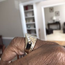 Walker and Son - Customized 8 diamond ring