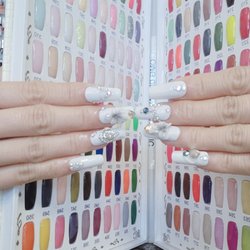 Holly Nails & Hair