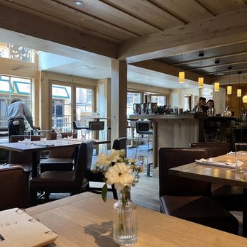 Fall Line Kitchen & Cocktails - dining area - Sandwiches Near Me - Vail, Colorado Fall Line Kitchen & Cocktails - dining area - Sandwiches Near Me - Vail, Colorado