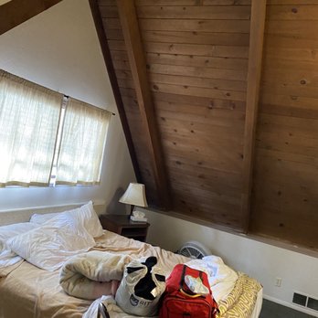 Sleepy Hollow Cabins & Hotel - Bedroom - Hotels Near Me - Crestline, California Sleepy Hollow Cabins & Hotel - Bedroom - Hotels Near Me - Crestline, California