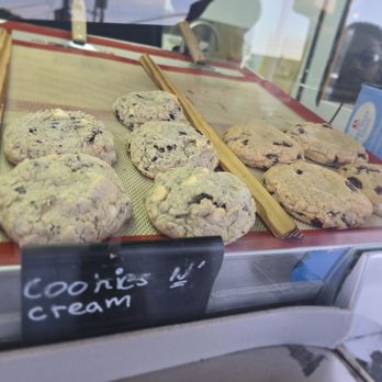 Buuru - Comes N Cream Cookies - Desserts Near Me - Rosedale, New York