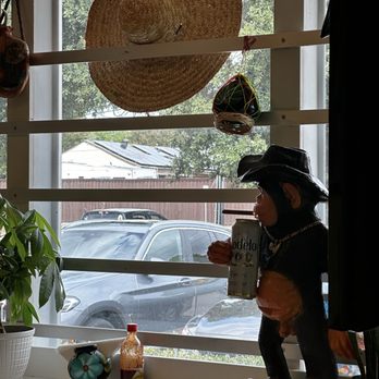 Pizca De Oaxaca Taqueria - Decorations and high top seating - Mexican Near Me - Irving, Texas Pizca De Oaxaca Taqueria - Decorations and high top seating - Mexican Near Me - Irving, Texas