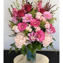 Deluxe lovely pink bouquet Deluxe lovely pink bouquet