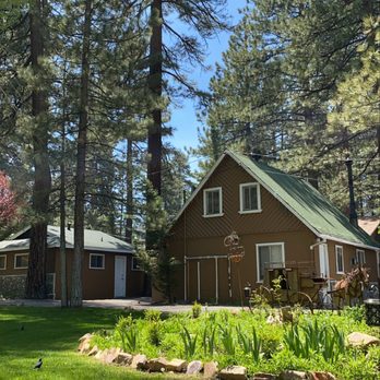Grey Squirrel Resort & Vacation Rental Homes - The cozy cabin we stayed at. - Big Bear Lake, CA