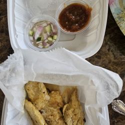 Rice & Spice 2GO - Chicken satay, peanut sauce and sweet cucumber sauce