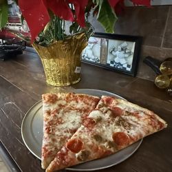Nina's Pizza - Delicious -- and big -- slices at Nina's