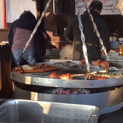 Grill-Imbiss am Poco Markt - Immer alles vom Holzkohlengrill, herrlich.