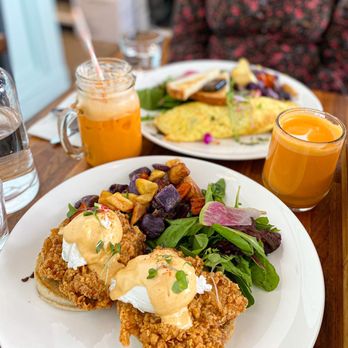 Lapisara Eatery - Fried Chicken Benedict - Breakfast & Brunch Near Me - San Francisco, California