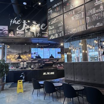 Joe & The Juice - Inside - Juice Bars & Smoothies Near Me - Chicago, Illinois