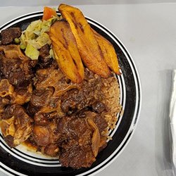 Guyanese Treats - Oxtail rice & Peas with plantains