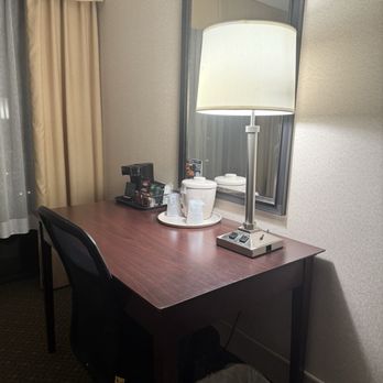 Hotel Burbank - Hotels Near Me - Burbank, California