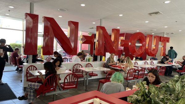 In-N-Out Burger by null