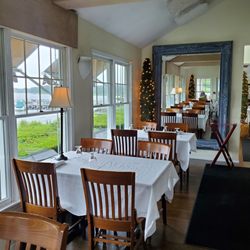 Trumpets On The Bay - Interior of the restaurant