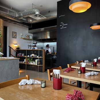 Howdys Pizza and Pasta - Wine Bars Near Me - Austin, Texas Howdys Pizza and Pasta - Wine Bars Near Me - Austin, Texas