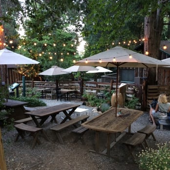 LouEddie's Pizza - The picnic area in the back is really cozy! - Pizza Near Me - Skyforest, California