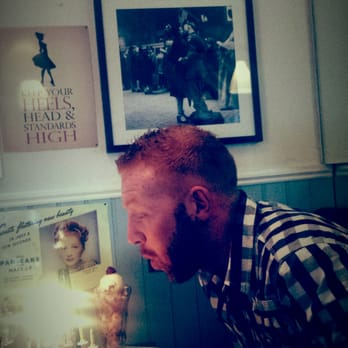Deep - They brought the cake with their own candle chandelier for my bros b day.  X - Seafood Near Me - Howth, D