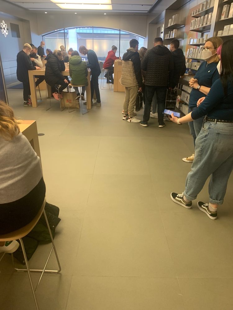 APPLE STORE BELFAST Updated September 2024 17 Photos & 28 Reviews