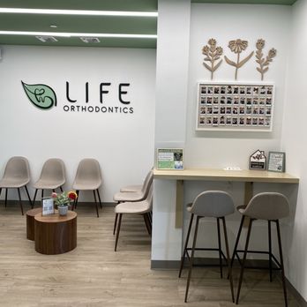 Life Orthodontics - Waiting area that is rarely used because the office is so efficient - Orthodontists Near Me - Tustin, California Life Orthodontics - Waiting area that is rarely used because the office is so efficient - Orthodontists Near Me - Tustin, California