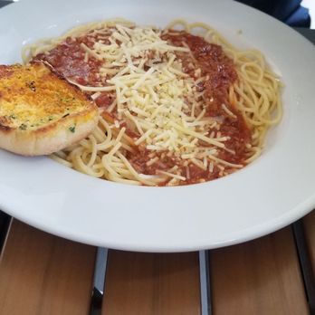 Twohey’s Restaurant - Spaghetti with garlic bread - New American Near Me - South Pasadena, California