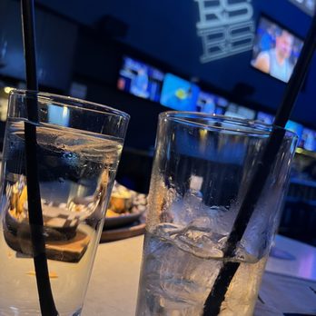 Real Sports - Ginger beer and a glass of water - Sports Bars Near Me - Toronto, Ontario Real Sports - Ginger beer and a glass of water - Sports Bars Near Me - Toronto, Ontario