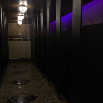 Regal Warren Broken Arrow - Women's bathroom is designed beautifully. Very clean and plenty of stalls. - Cinema Near Me - Broken Arrow, Oklahoma