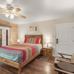 Arnold Meadowmont Lodge - Queen patio suite