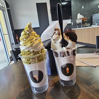 Twisted Rolls Chimney Cakes - Pistachio and Oreo chimneys! - Ice Cream & Frozen Yogurt Near Me - Temple Terrace, Florida Twisted Rolls Chimney Cakes - Pistachio and Oreo chimneys! - Ice Cream & Frozen Yogurt Near Me - Temple Terrace, Florida