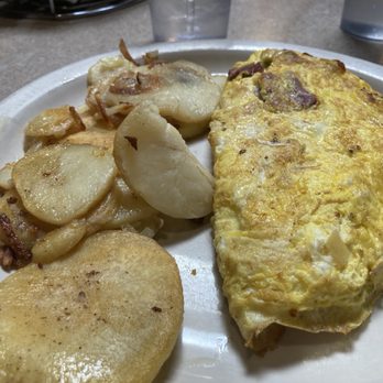 Franks Diner - Corned beef omelette - Diners Near Me - Kenosha, Wisconsin