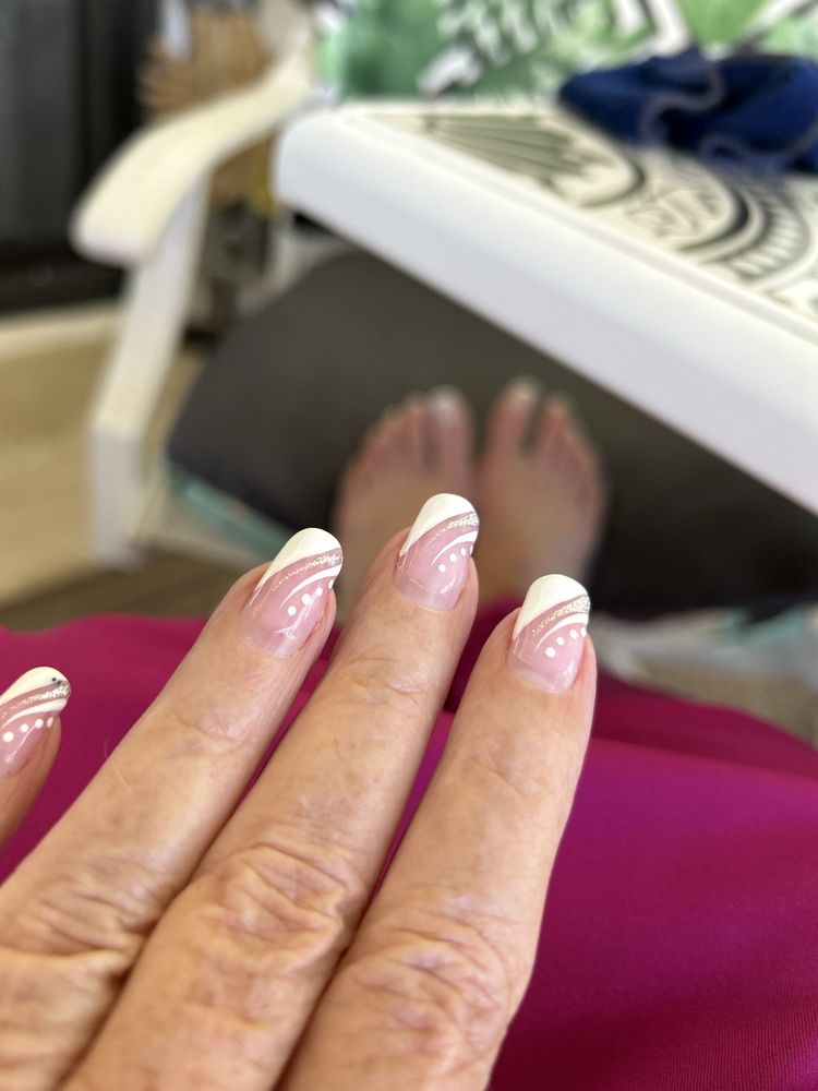 P & H Nails Spa By Hang Logo