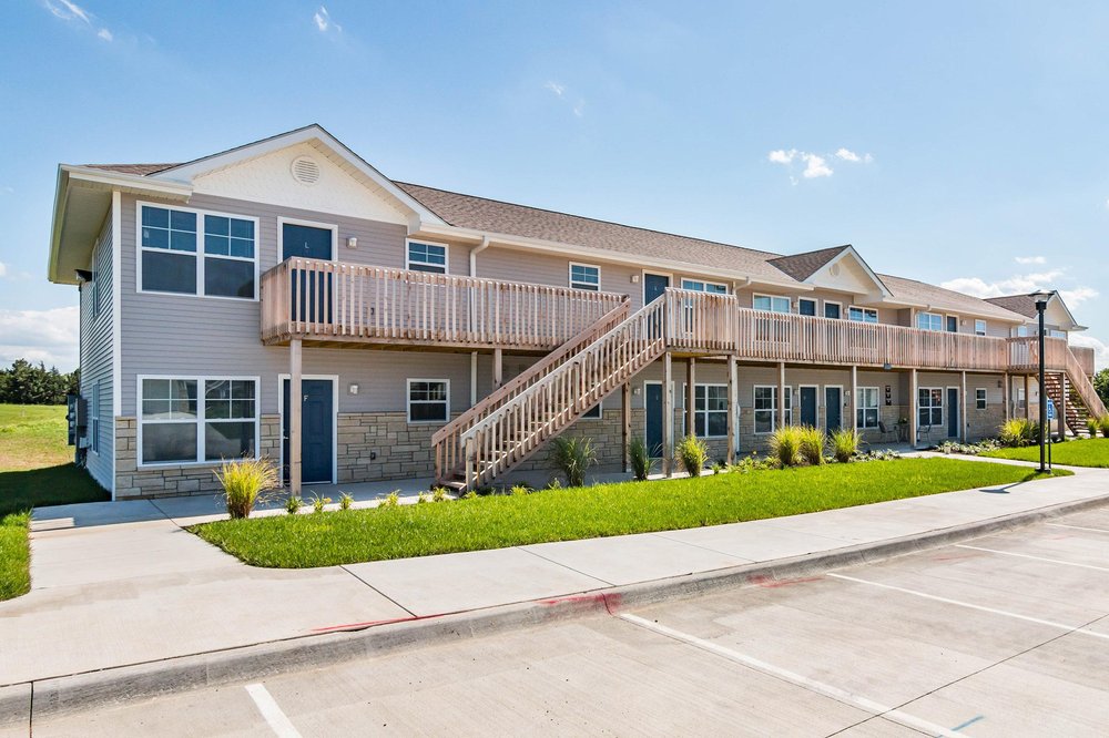 BULLDOG APARTMENTS Updated May 2024 Request Information 24 Photos