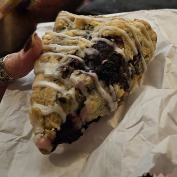 Bamford Bakeshop - 1/2/2025 - I cannot believe the marionberry scone that looked this amazing had no flavor. - Bakeries Near Me - Beaverton, Oregon