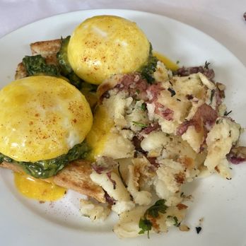 Chocolate Maven Bakery & Cafe - Florentine Benedict, able to accommodate gluten-free diet - Bakeries Near Me - Santa Fe, New Mexico