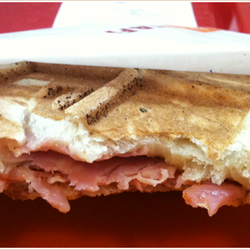 Waffle Factory - Gaufre reine : champignon / jambon / tomate / mozzarella.