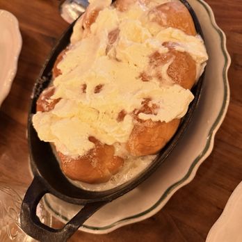 Maison Pickle - Pull a part bread honey butter - Cocktail Bars Near Me - New York, New York