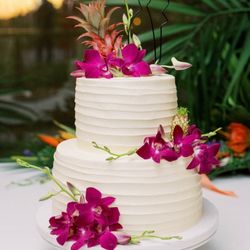 Roberts Fine Cakes - Beautiful Hawaiian themed cake.