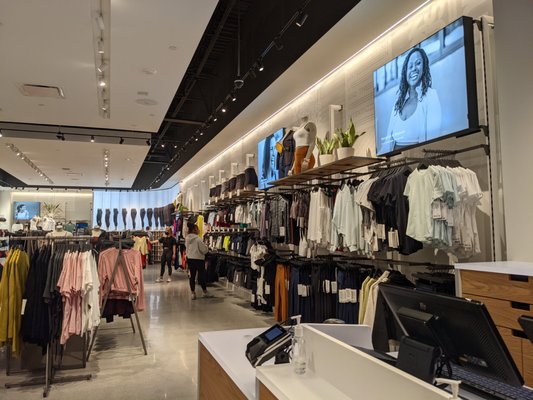 lululemon crabtree valley mall