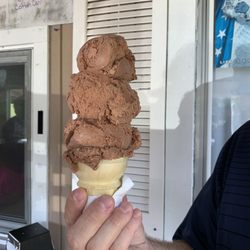 Backyard Icecream - Chocolate ice cream. Size: MEDIUM