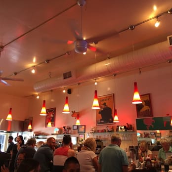 Mo's Grill - Brunch ambience - Burgers Near Me - San Francisco, California Mo's Grill - Brunch ambience - Burgers Near Me - San Francisco, California