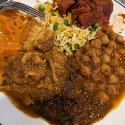 Chick peas, lamb, and two kinds of chicken Chick peas, lamb, and two kinds of chicken
