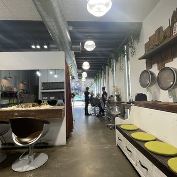 GiGi Salon Styling Studio - Aveda Concept Salon - Great interior - Hair Salons Near Me - Astoria, New York GiGi Salon Styling Studio - Aveda Concept Salon - Great interior - Hair Salons Near Me - Astoria, New York