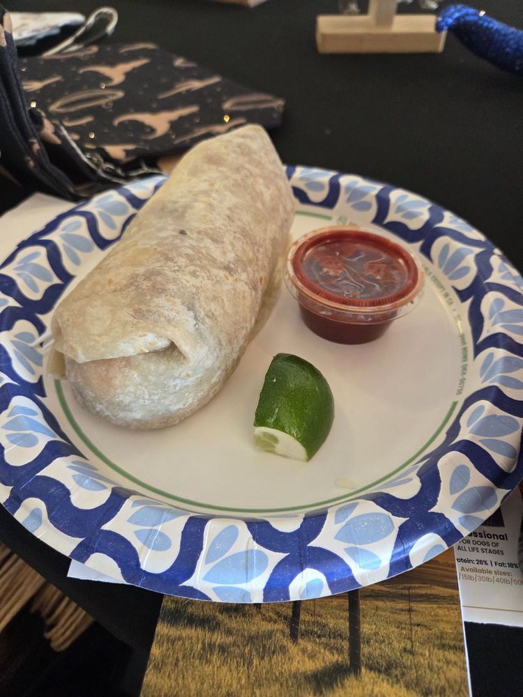 Guac N Roll Mexican Grill Logo