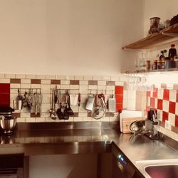 Sherly's Kitchen - Beautiful cooking area with porcelain tiles on the wall!