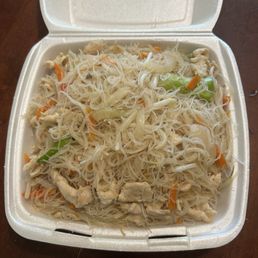 Rice noodle with chicken.